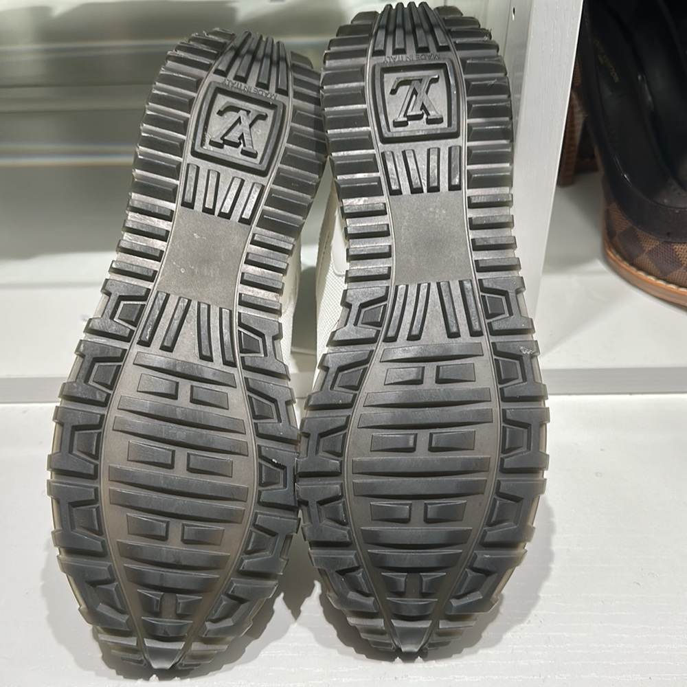 Louis Vuitton Runaway Sneaker - Picture 5 of 6